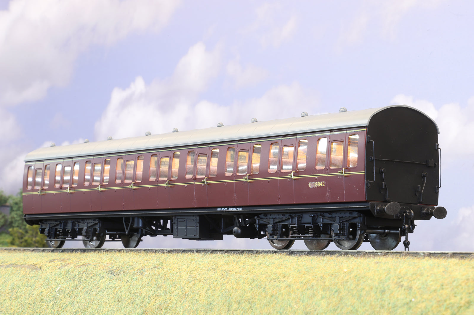 Darstaed Finescale O Gauge Mk1 Suburban Second BR Lined Maroon No. E18842