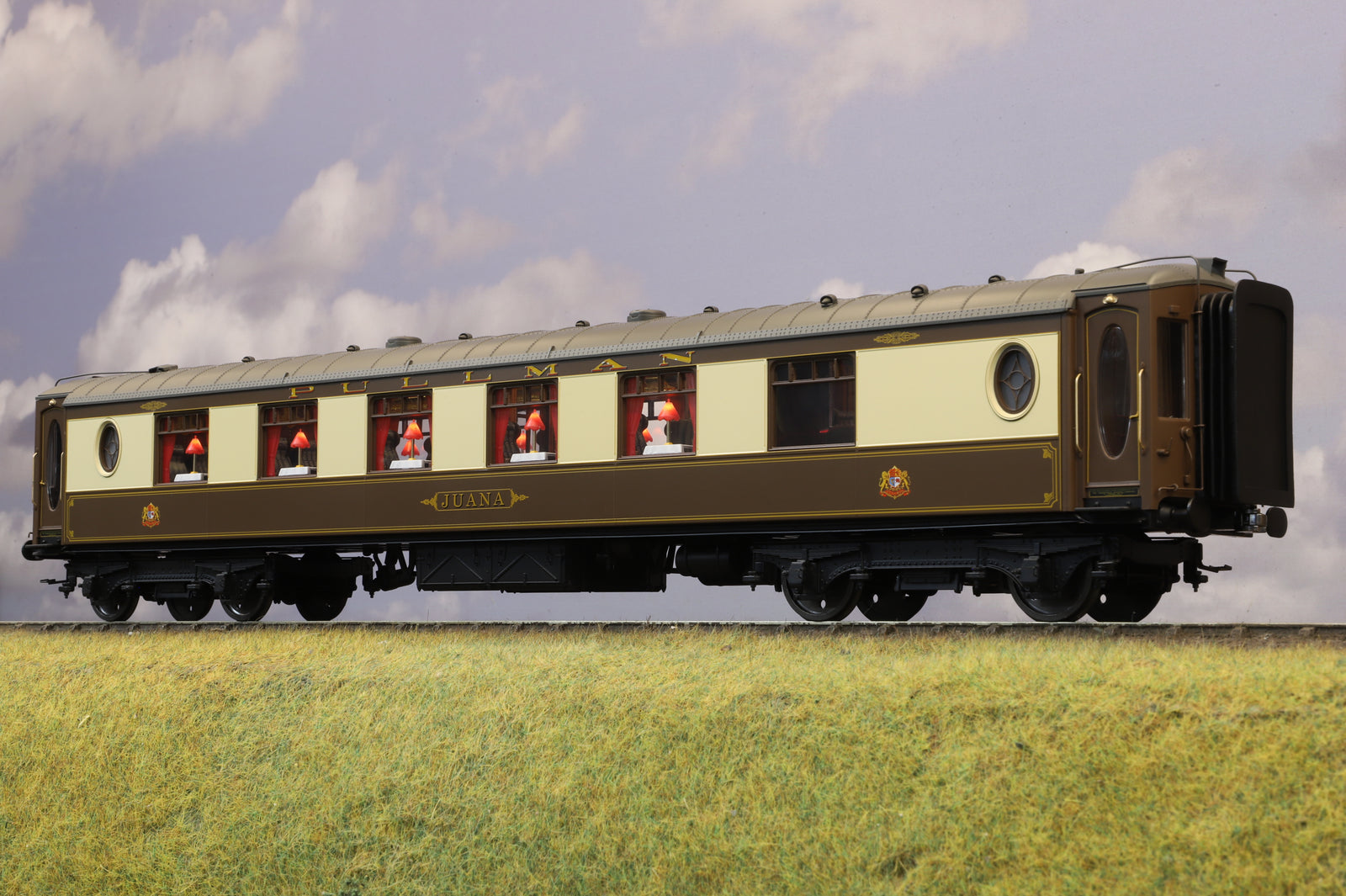 Darstaed D25-03F Finescale O Gauge All Steel Type K Pullman Parlour 1st Coach 'Juana'