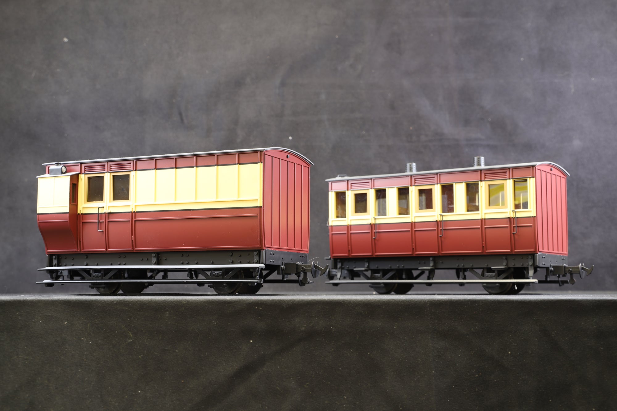 Accucraft 1:20.3 Pack of 2 x Isle of Man 4-Wheel Coaches (Third Class and 'E' Van) Maroon and Cream