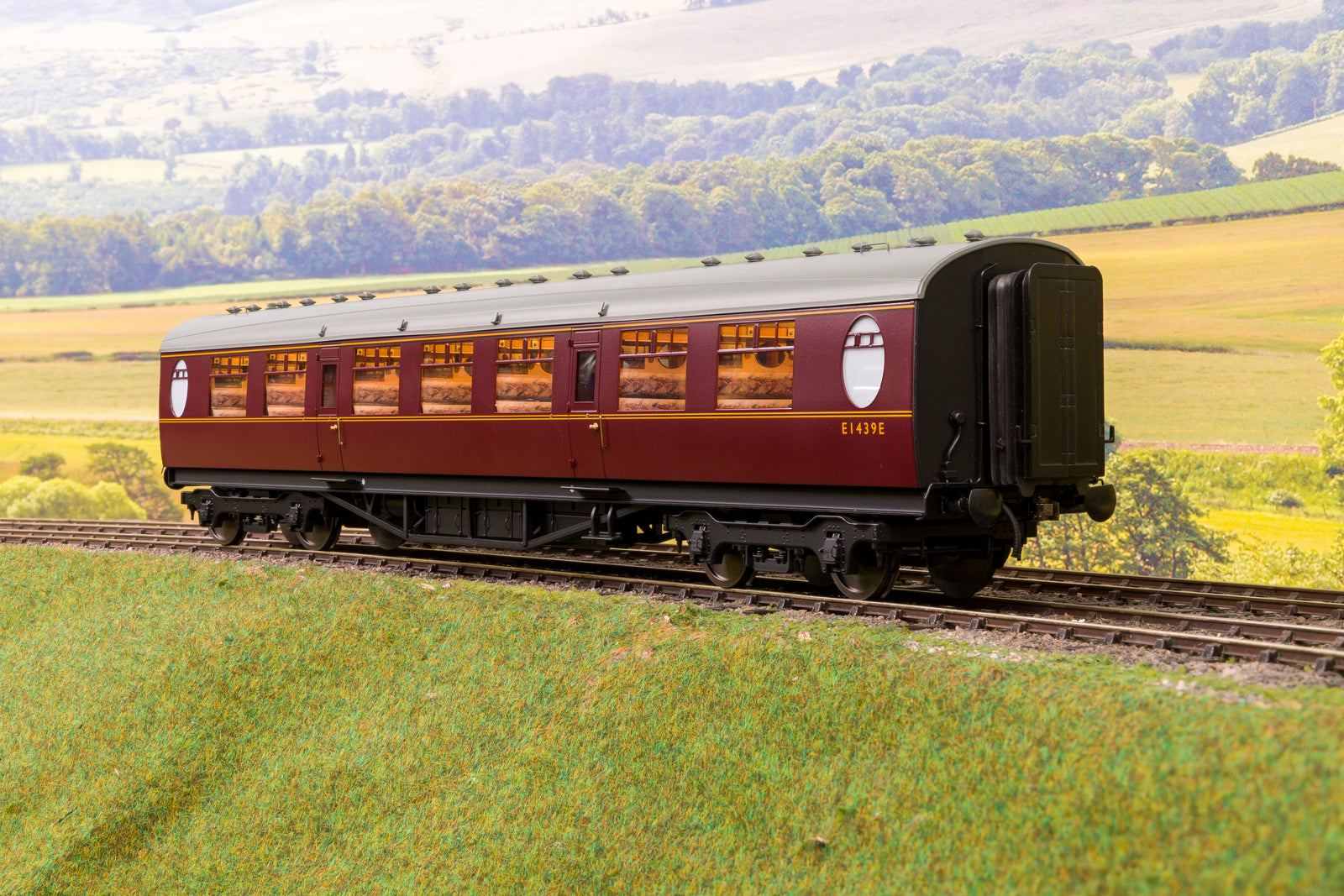 Darstaed D24-3-01A Finescale O Gauge LNER Thompson Mainline TK (Third Class Corridor) Coach, Lined Maroon 'E1439E'