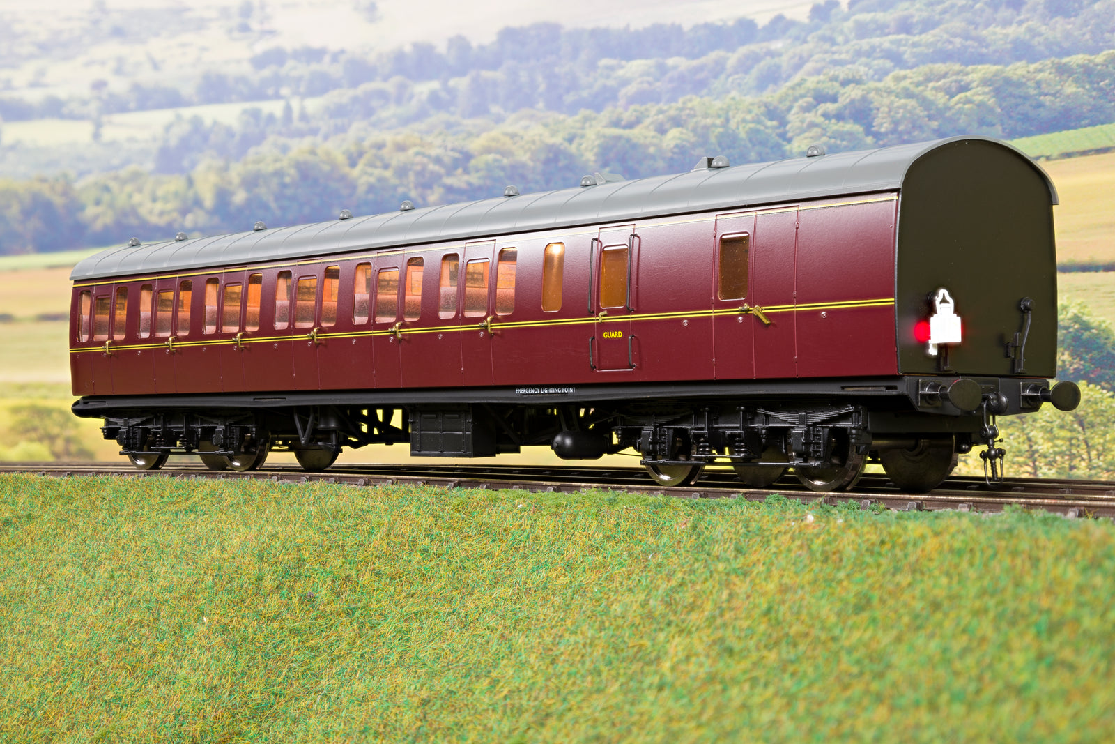 Darstaed D23-1-1 7mm Finescale O Gauge BR 57' Mk1 Suburban Brake Second (BS) Coach, BR Lined Maroon