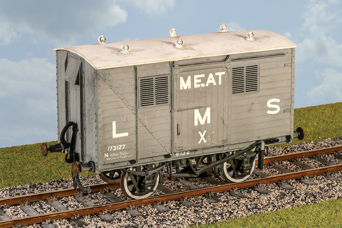 Parkside Dundas O Gauge PS18 LMS Meat Van Kit w/Wheels