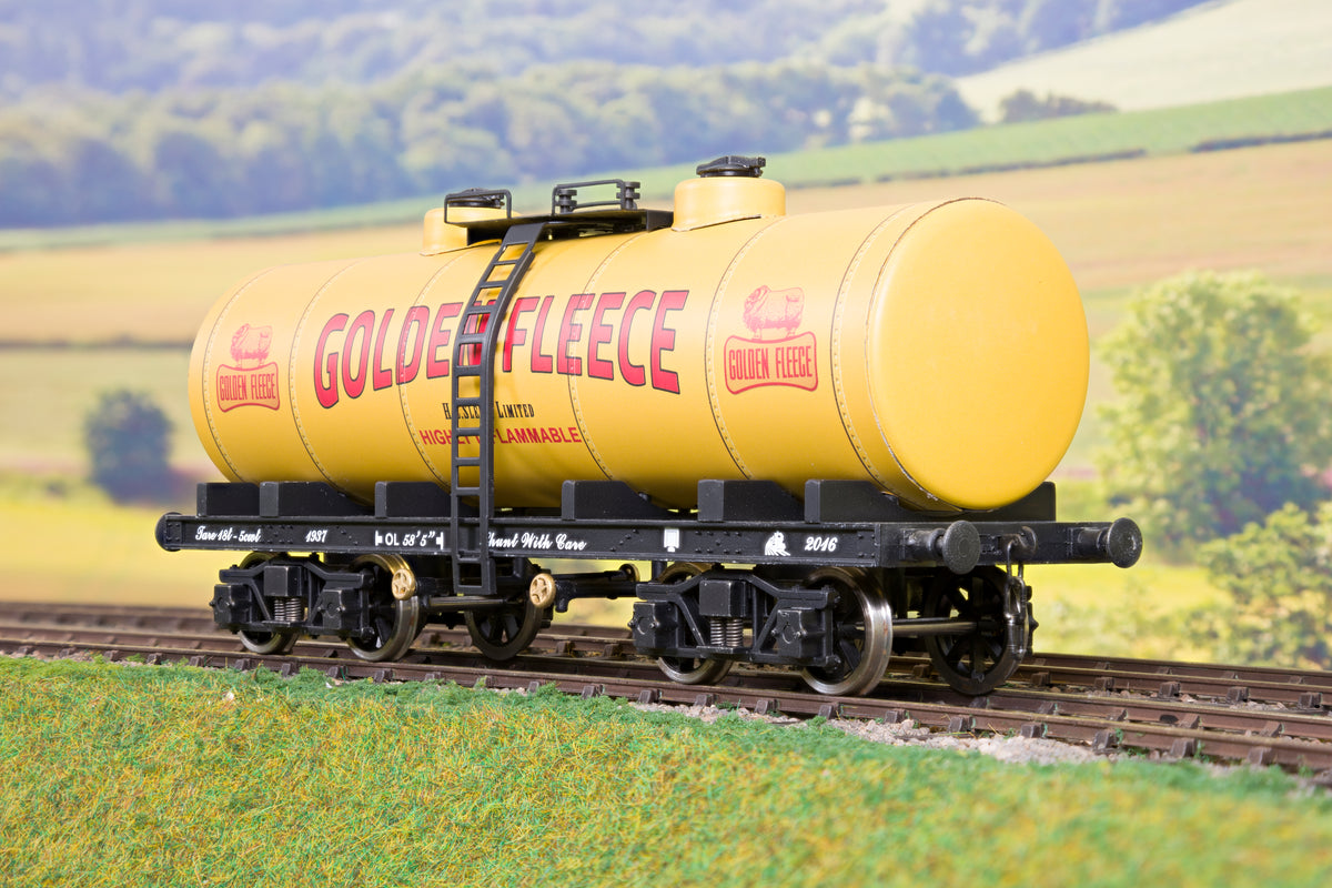 Darstaed D31-22 Finescale O Gauge Bogie Tanker, Pre-War &#39;Golden Fleece&#39;