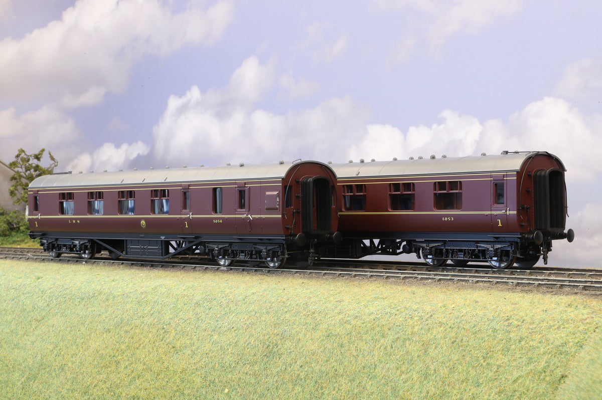 MTH Finescale O Gauge Pair of LMS Standard Passenger Car (Brake First & Corridor First) Lined Maroon