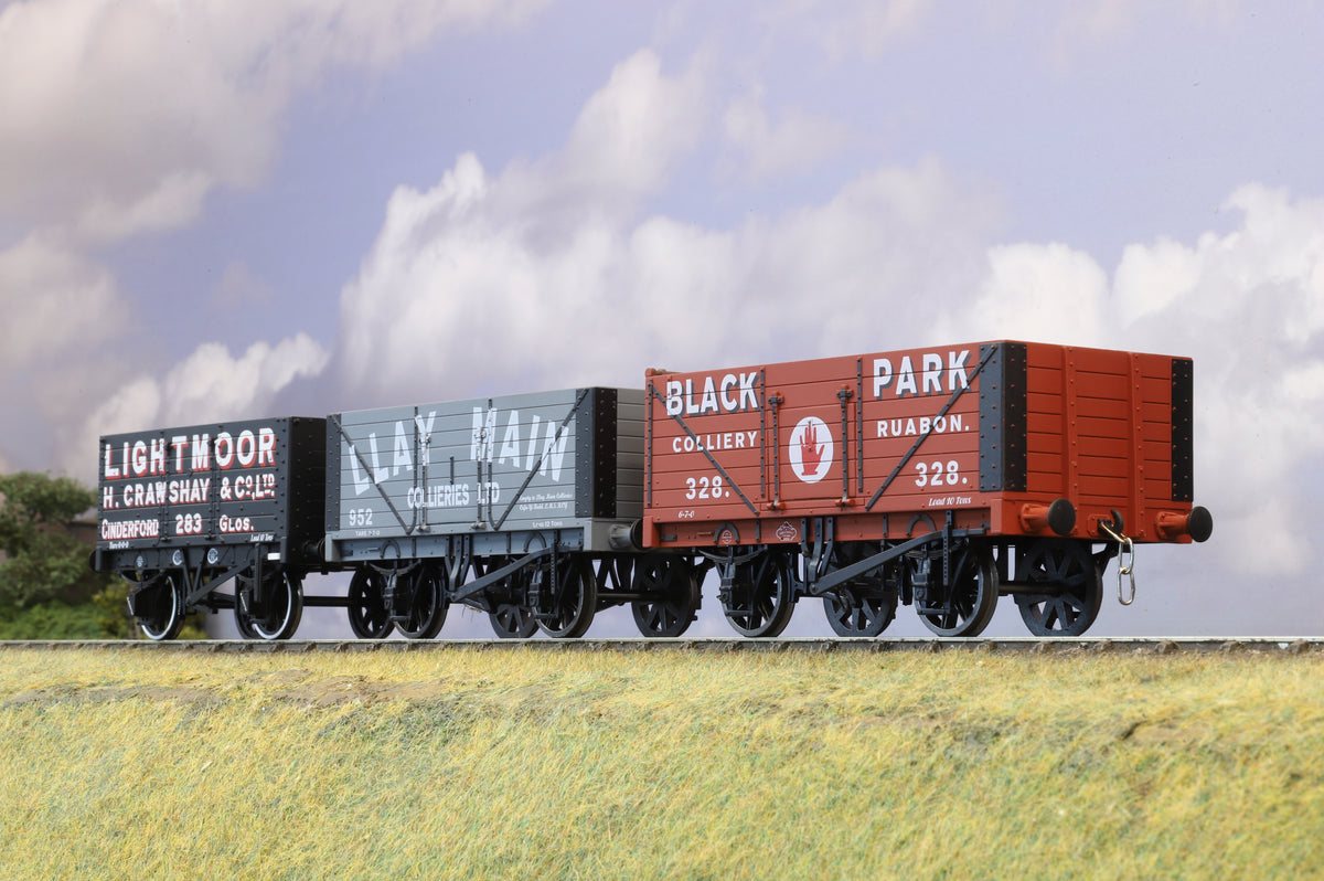 Rake of Three Dapol/Lionheart  Finescale O Gauge Wagons