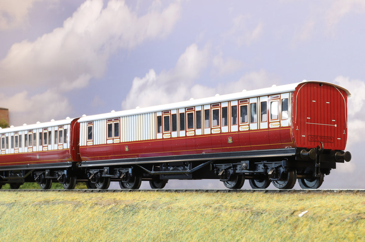 Ace Trains Coarse Scale O Gauge pair of Caledonian Coaches. 2/3 Rail