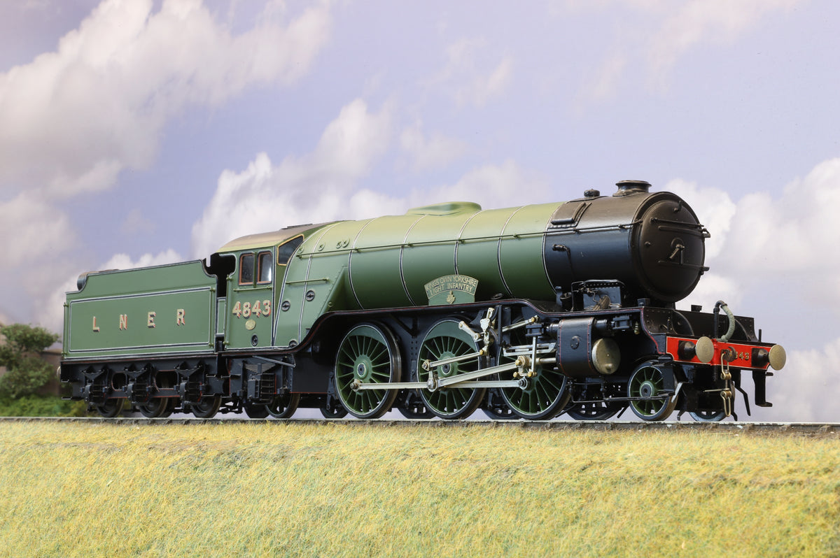 DJH Finescale O Gauge Gresley V2 No. 4843 &#39;King&#39;s Own Yorkshire Light Infantry&#39; LNER Green
