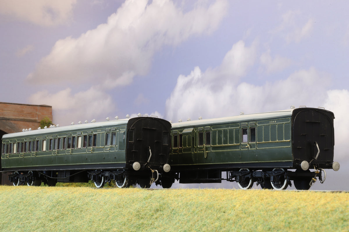 Finescale O Gauge (Kit-Built) Pair of LSWR 56ft 'Cross Country' Brake Composites, SR Olive Green