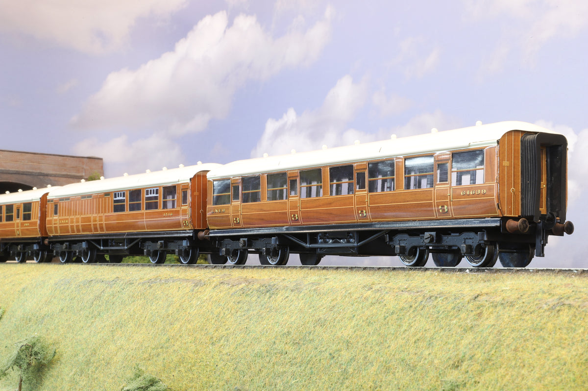 ACE Trains Coarse Scale O Gauge Set of 3 x LNER Teak Coaches
