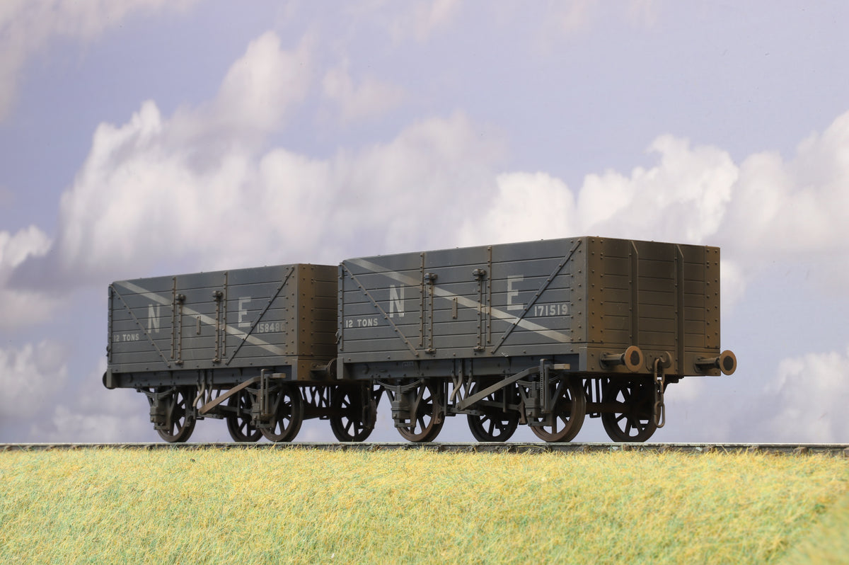 Dapol Finescale O Gauge Pair of NER 12T Coal Wagons (Weathered)