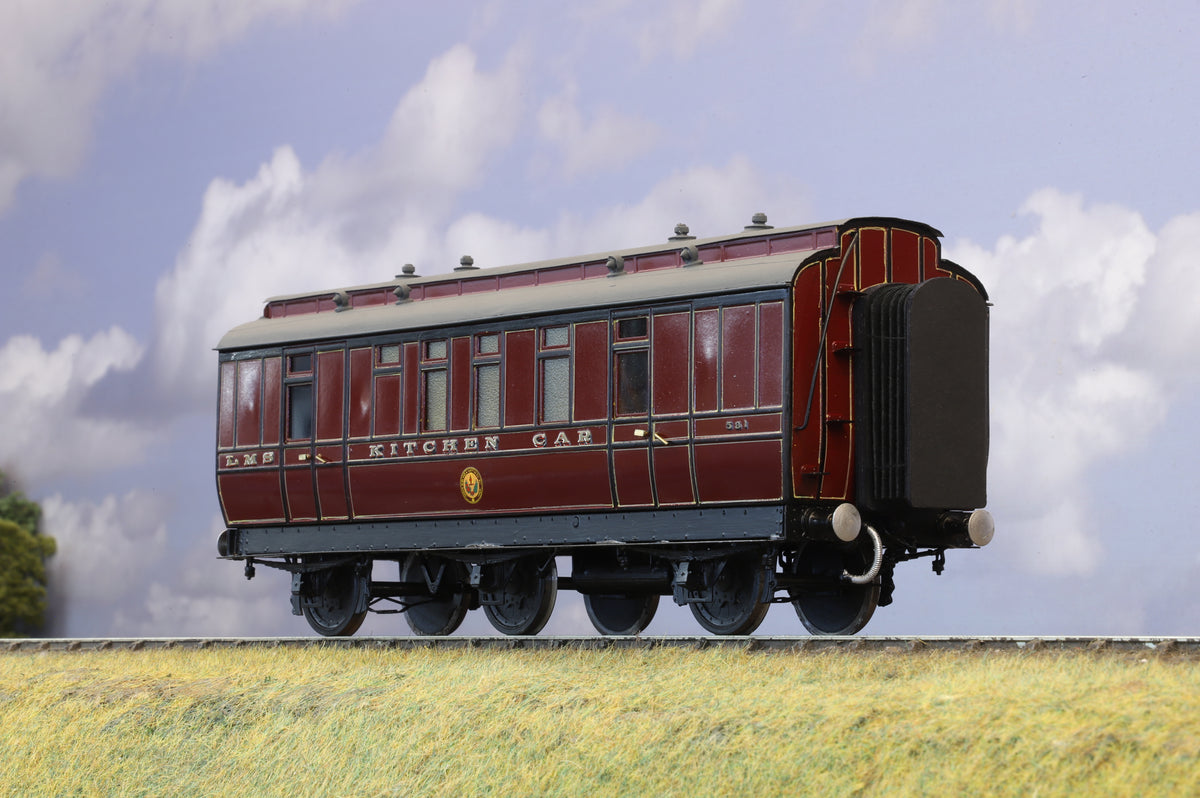 Kit-built Finescale O Gauge LMS Six wheel Kitchen Car No.581