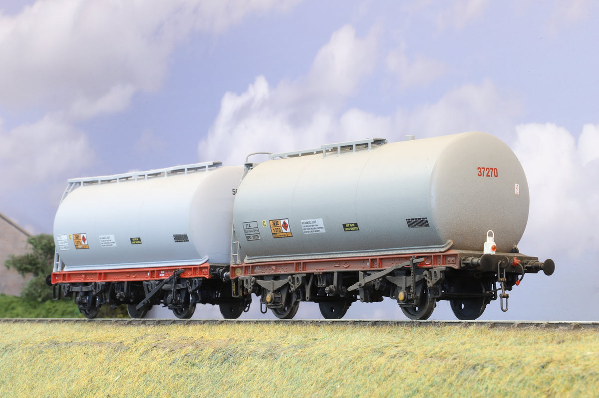 Finescale O Gauge (Kit-Built) Pair of TTA Tank Wagons