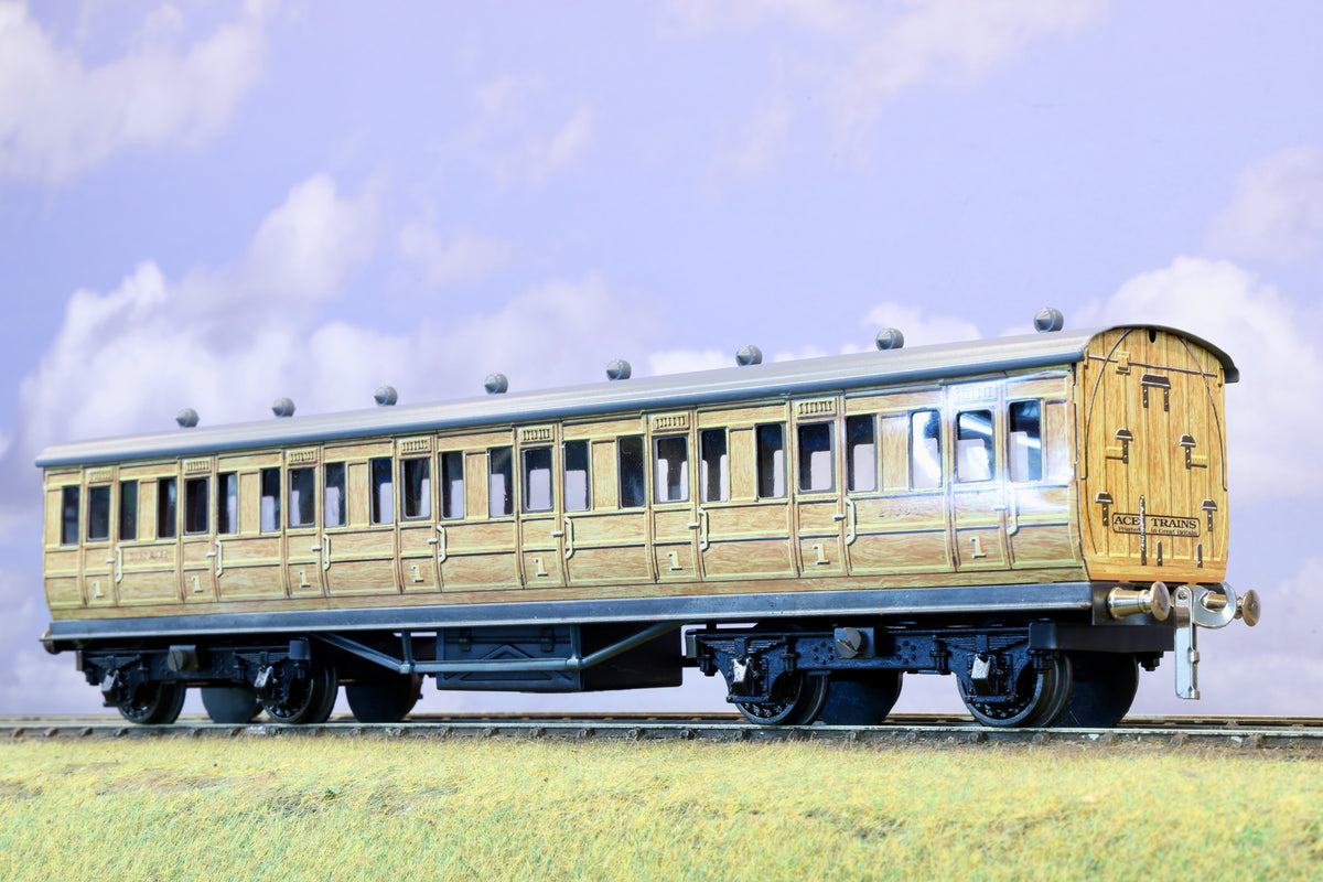 Ace Trains Coarse Scale O Gauge Rake of 3 x LNER Coaches