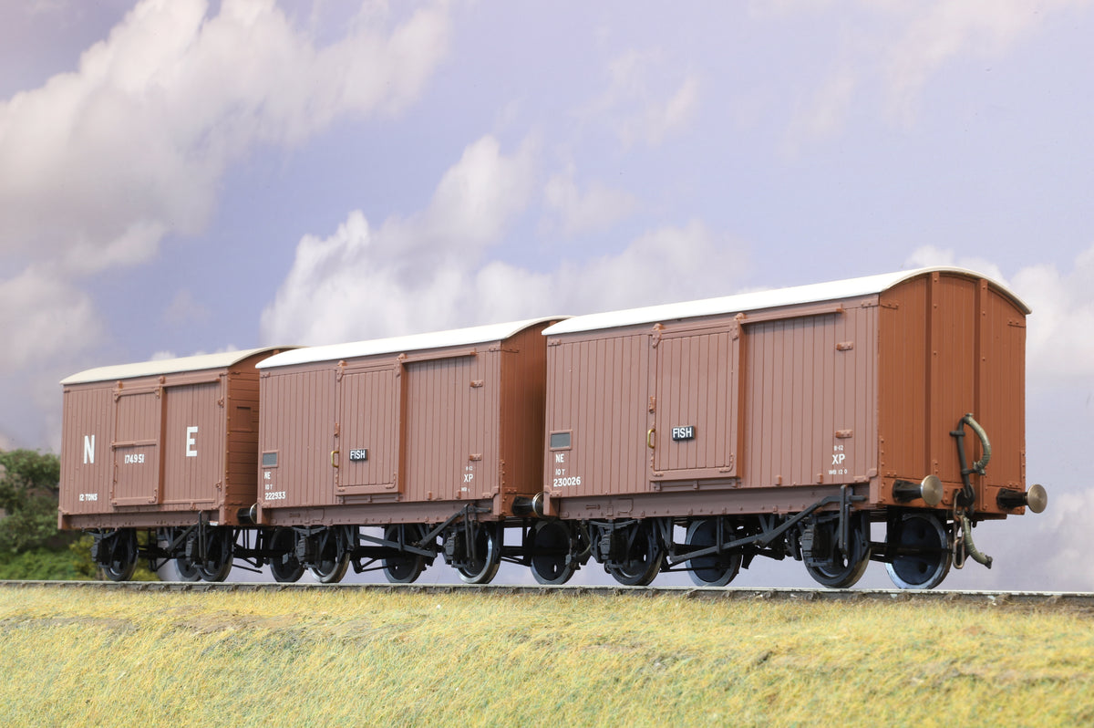 Finescale O Gauge (Kit-Built) Rake Of 3 NE Fish And Box Vans