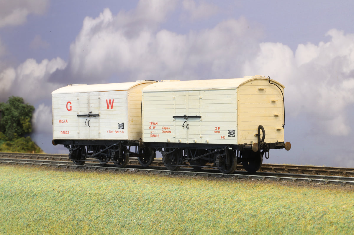 Parkside Finescale O Gauge (Kit-Built) pair of MICA (Tevan) Meat Vans