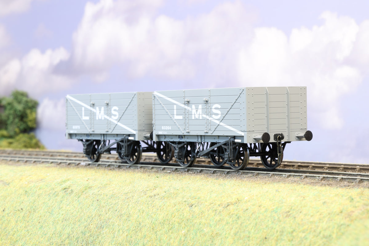 Lionheart Finescale O Gauge Pair of 7 Plank Open Wagons LHT731-030