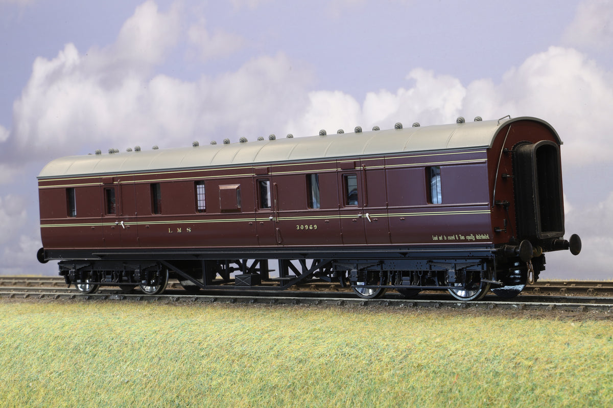 MTH Finescale O Gauge Rake of 4 x LMS Stanier Coaches