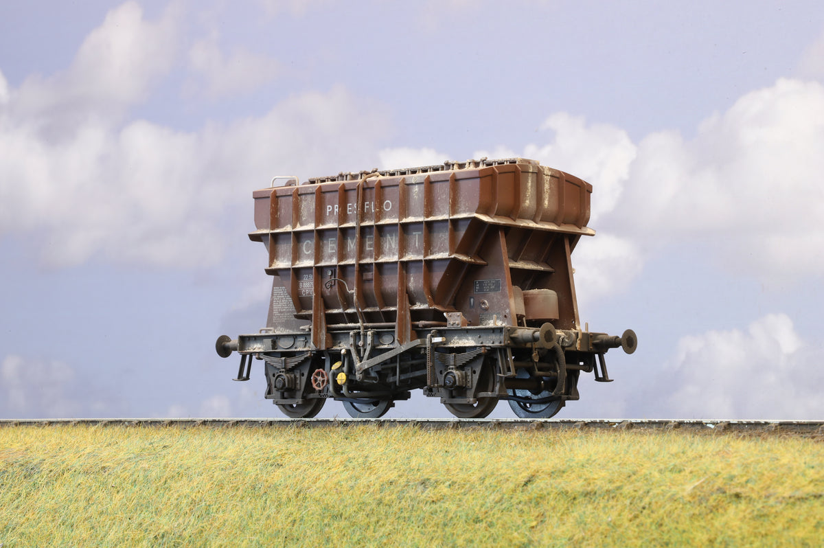 Ellis Clark Trains Finescale O Gauge &#39;Presflo&#39; BR Bauxite Weathered by Neil Armitage