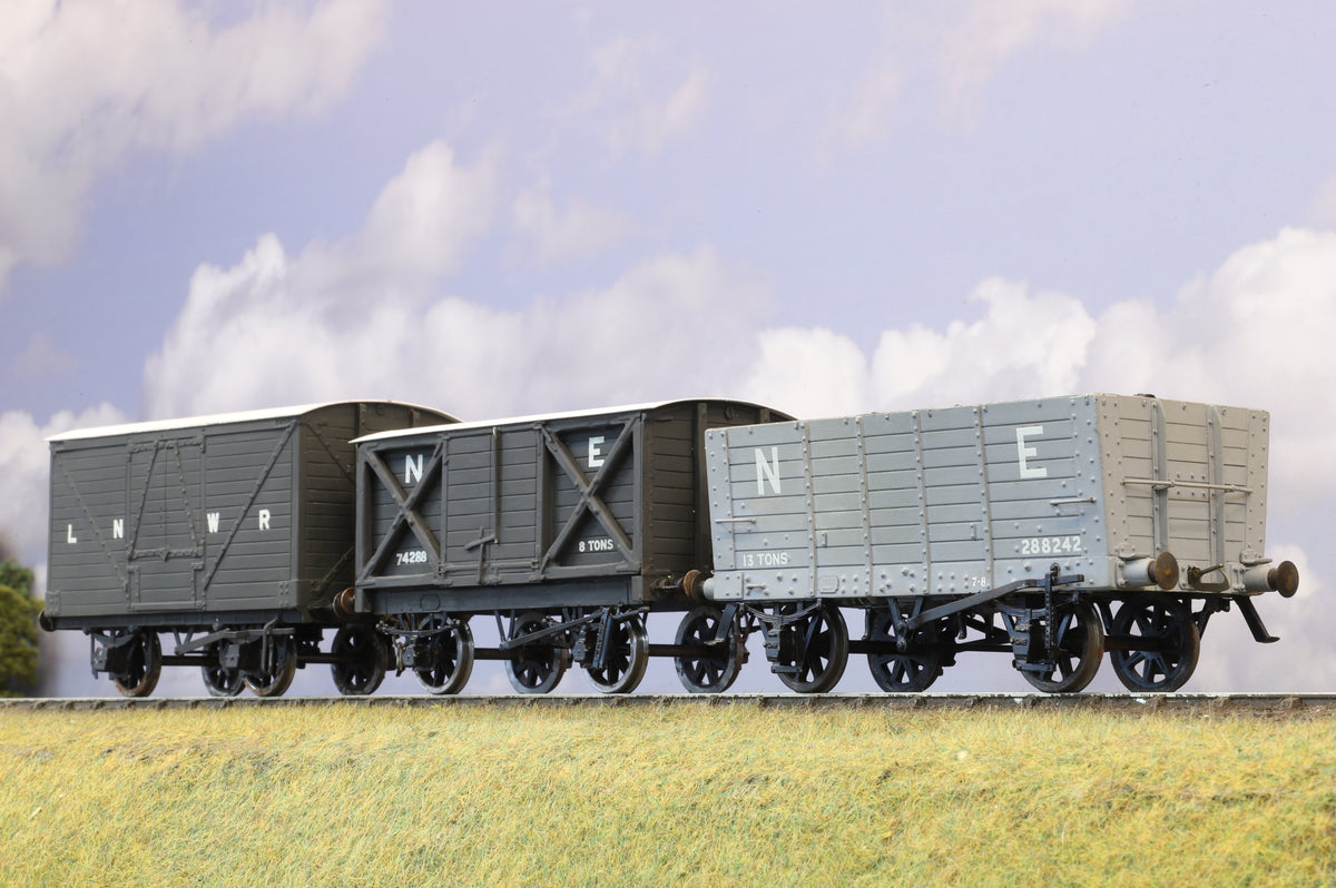 Finescale O Gauge Rake of Three Kit-Built Pre-Grouping Wagons
