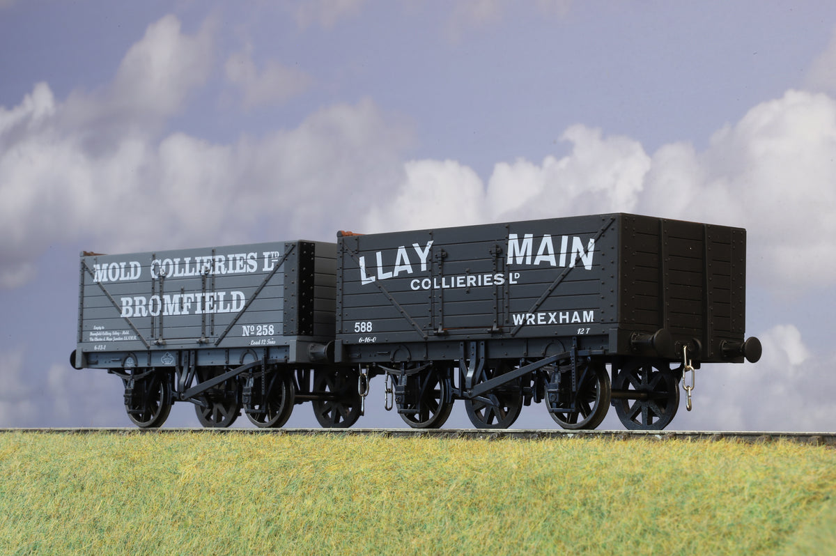 Dapol Finescale O Gauge Pair of 2 Open Wagons (Limited Editions)