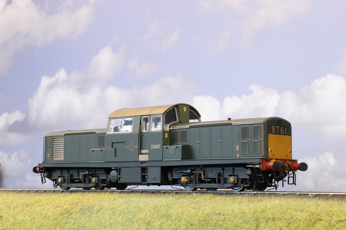 Heljan O Gauge Class 17 &#39;Clayton&#39; No.D8607 BR Green (Late Crest) Weathered