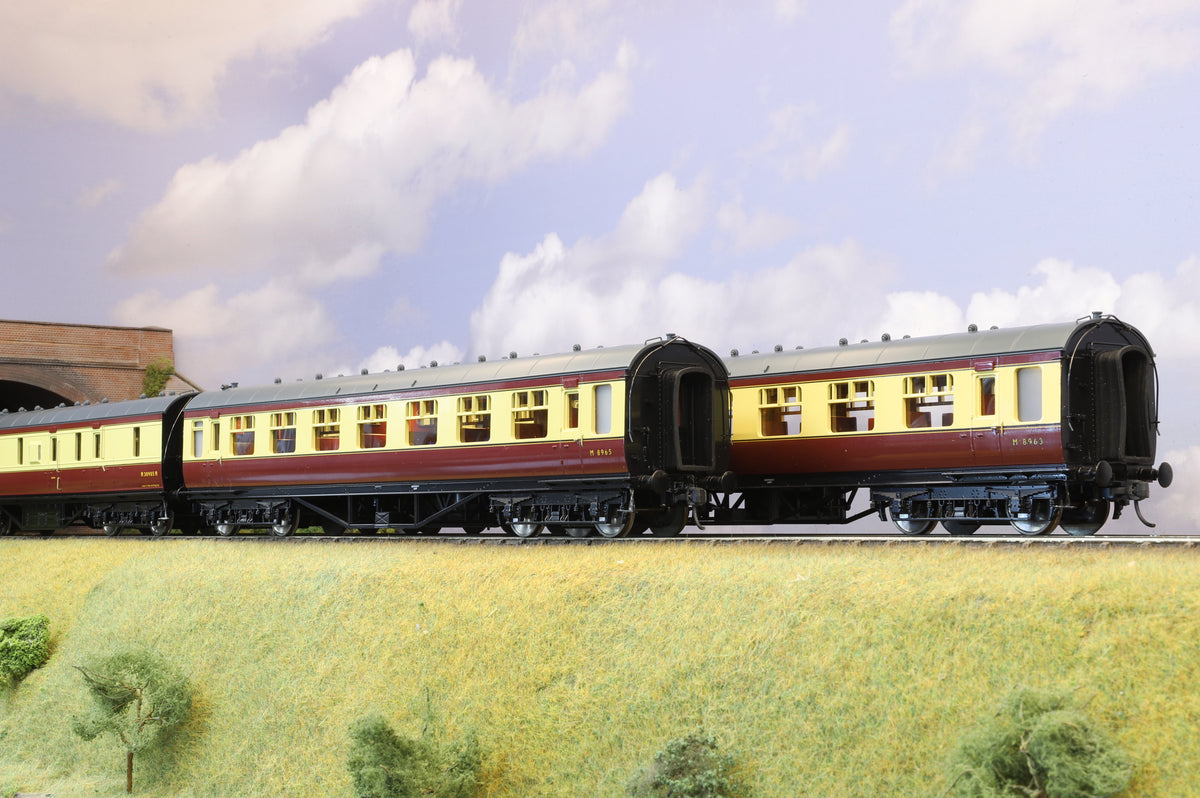 MTH Finescale O Gauge 4-Car ex-LMS Passenger Coach Set (Incl. Luggage Van) BR Crimson &amp; Cream