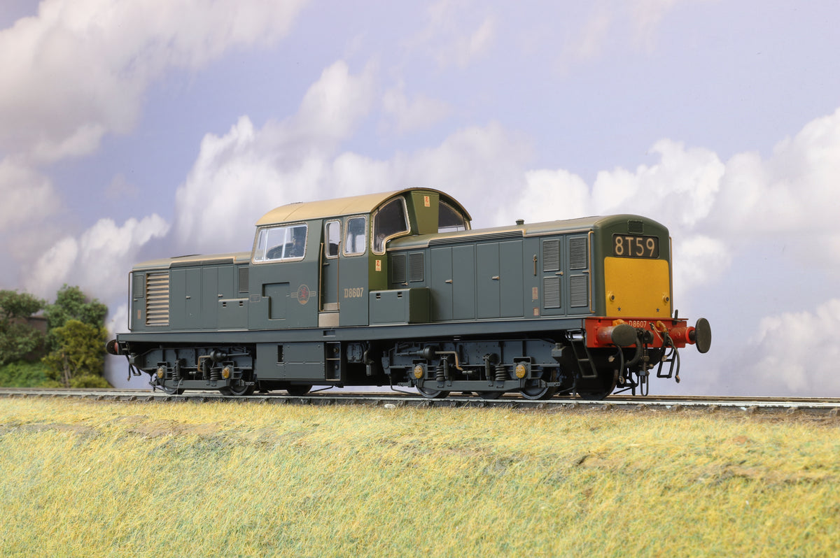 Heljan O Gauge Class 17 'Clayton' No.D8607 BR Green (Late Crest) Weathered