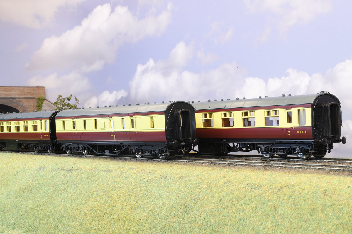 MTH Finescale O Gauge Rake of 4 x ex-LMS Stanier Coaches BR Crimson and Cream