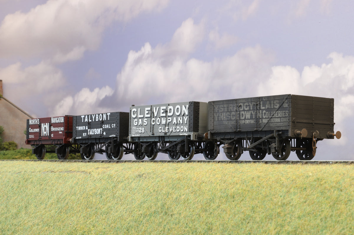 Kit-built Finescale O Gauge Rake of Four Private Owner Coal Wagons