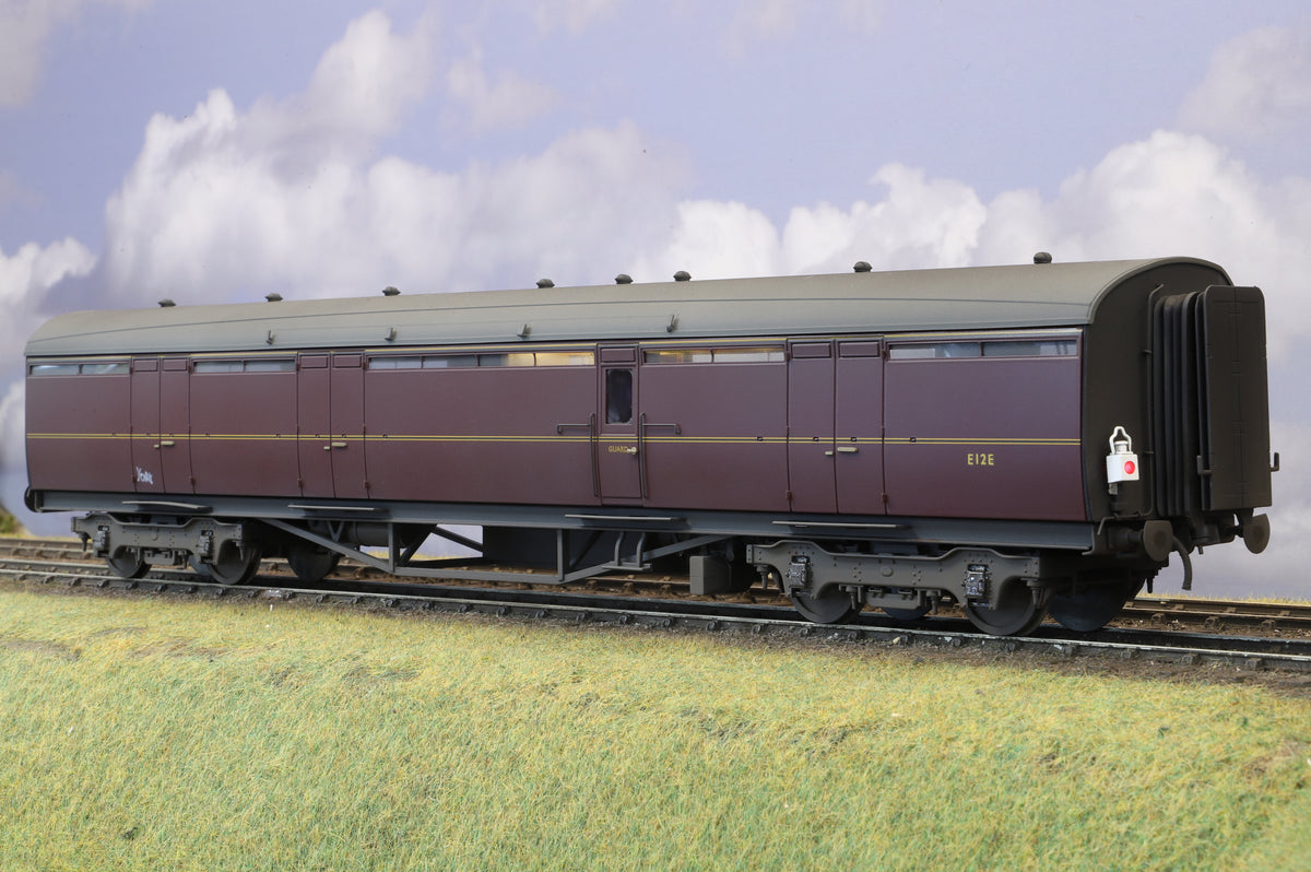 Darstaed Finescale O Gauge Thompson BG (Full Brake) Coach BR Maroon No. E12E, Pro-Weathered