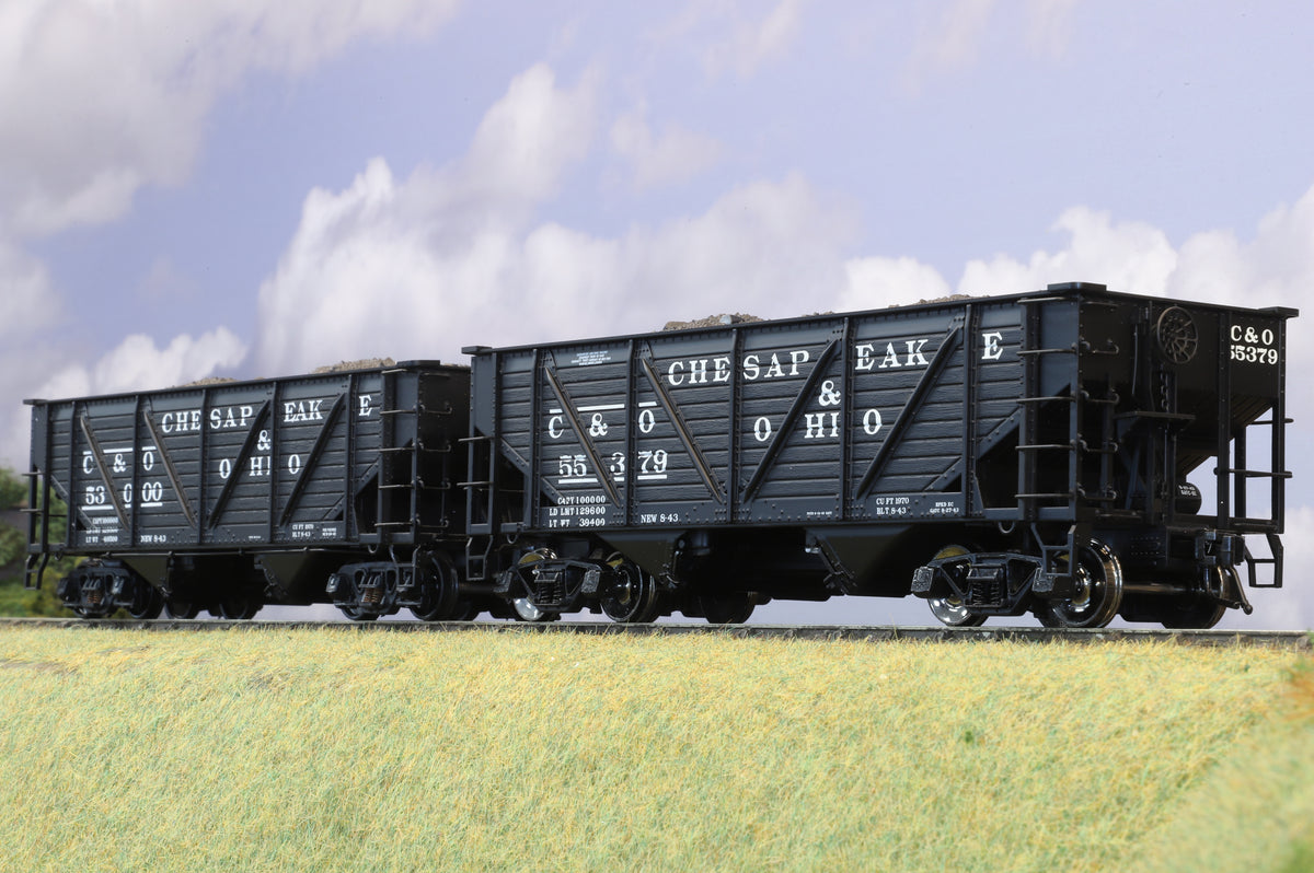 Atlas American O Gauge Pair of Chesapeake & Ohio Hoppers (Diecast)