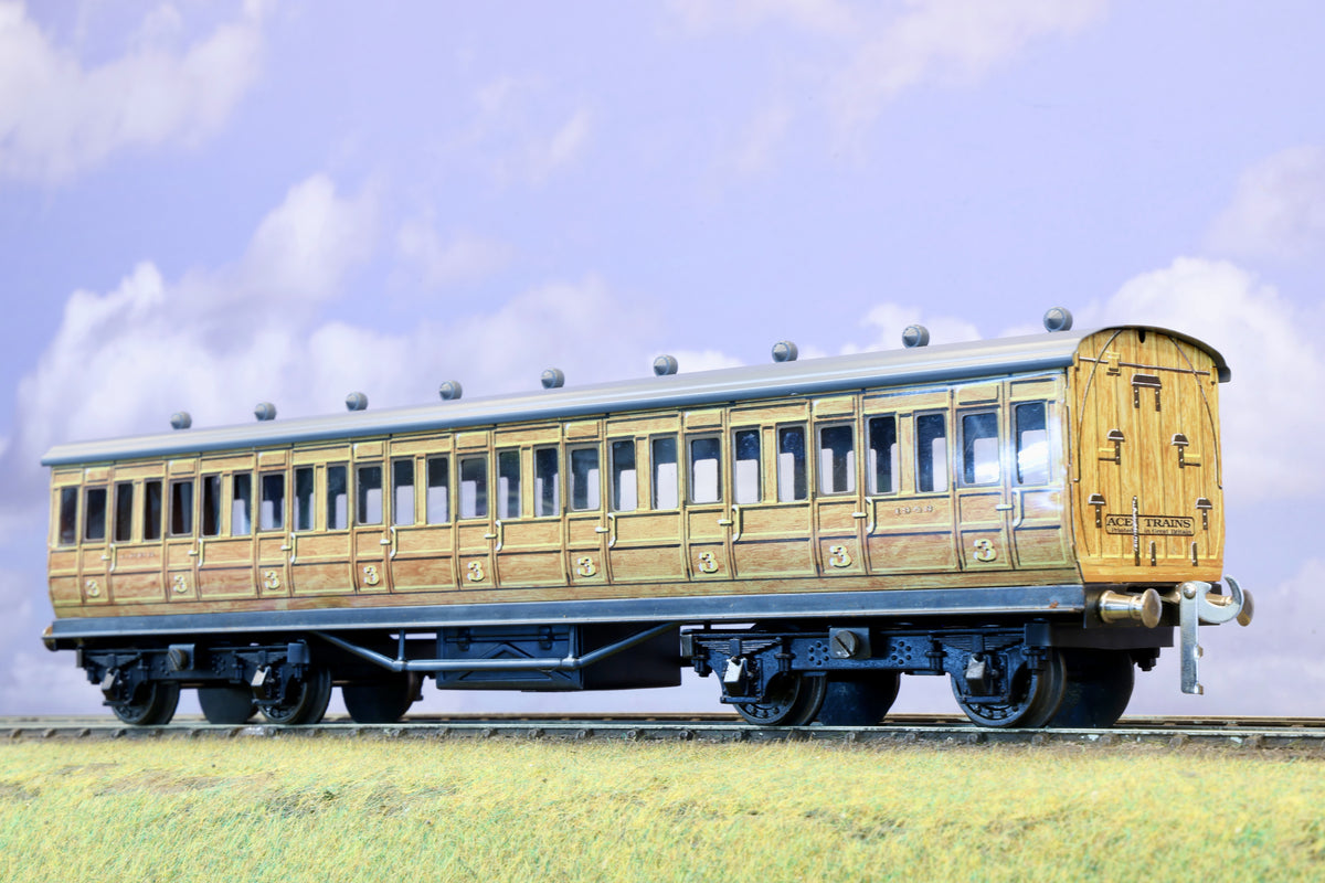 Ace Trains Coarse Scale O Gauge Rake of 3 x LNER Coaches