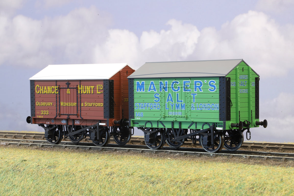 Dapol Finescale O Gauge Pair of Salt Vans