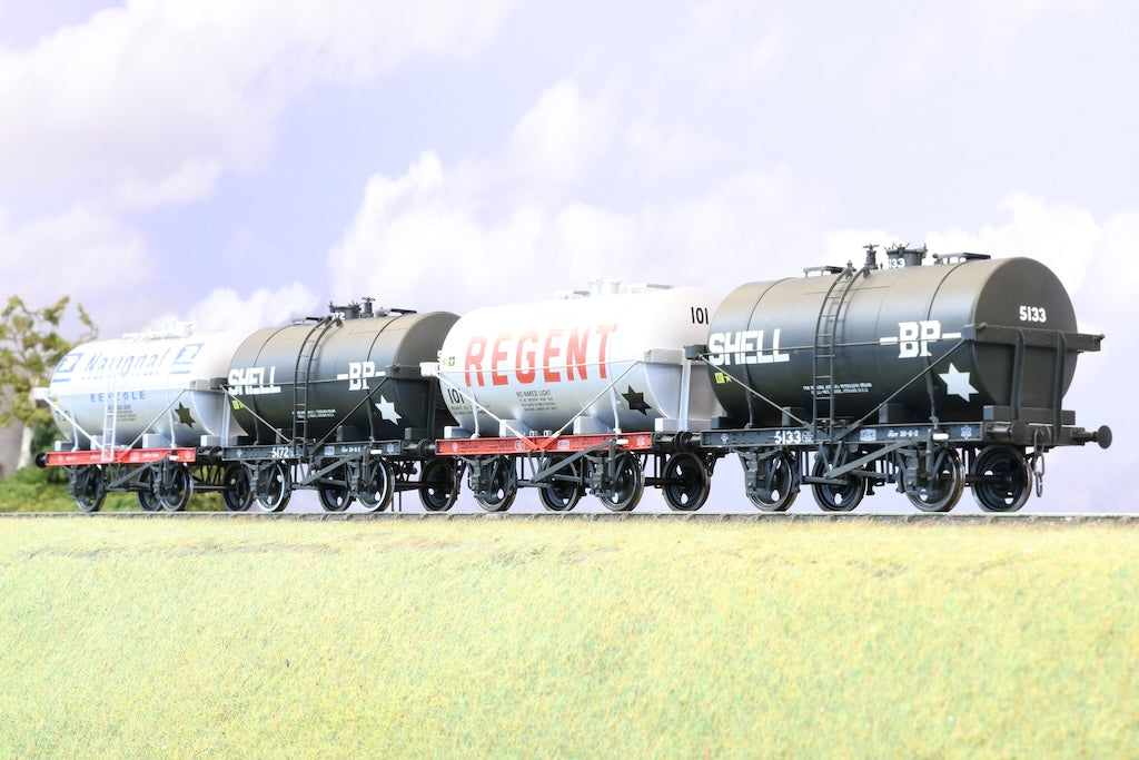 Dapol Finescale O Gauge Rake of 4 Private Owner 14T Tank Wagons