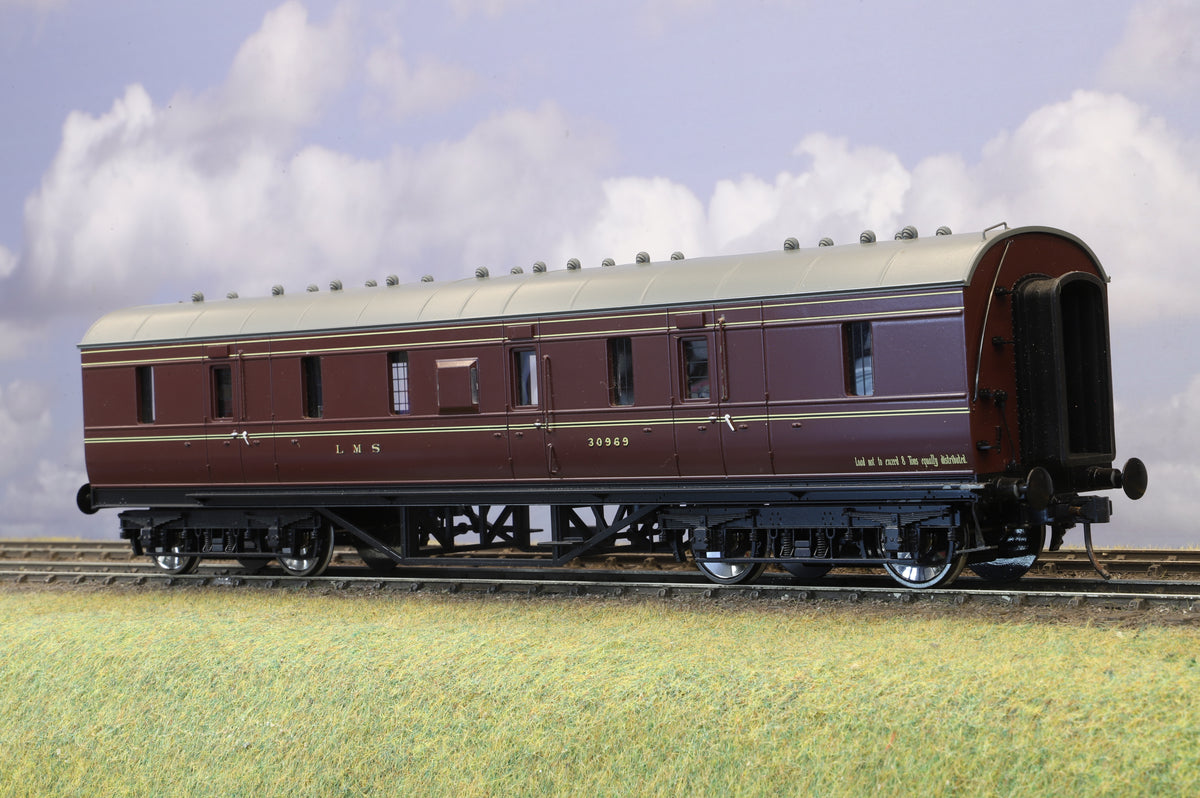 MTH Finescale O Gauge Rake of 4 x LMS Stanier Coaches