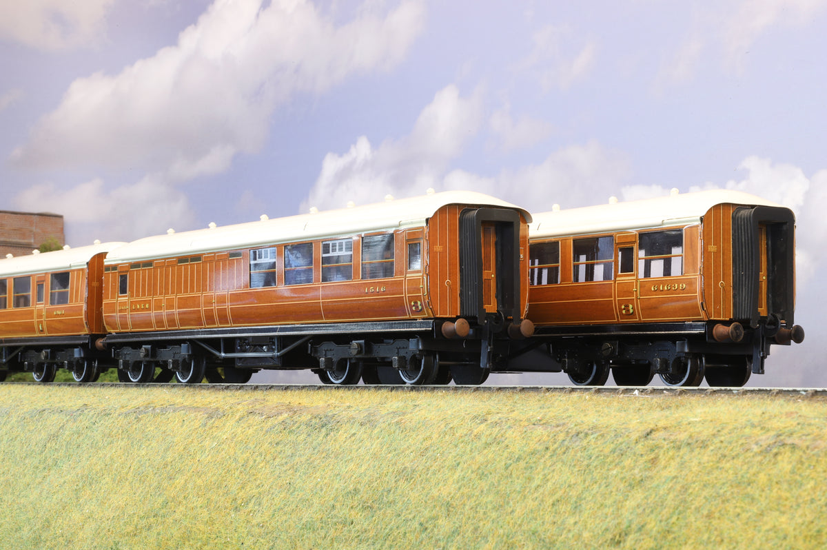 ACE Trains Coarse Scale O Gauge Set of 3 x LNER Teak Coaches