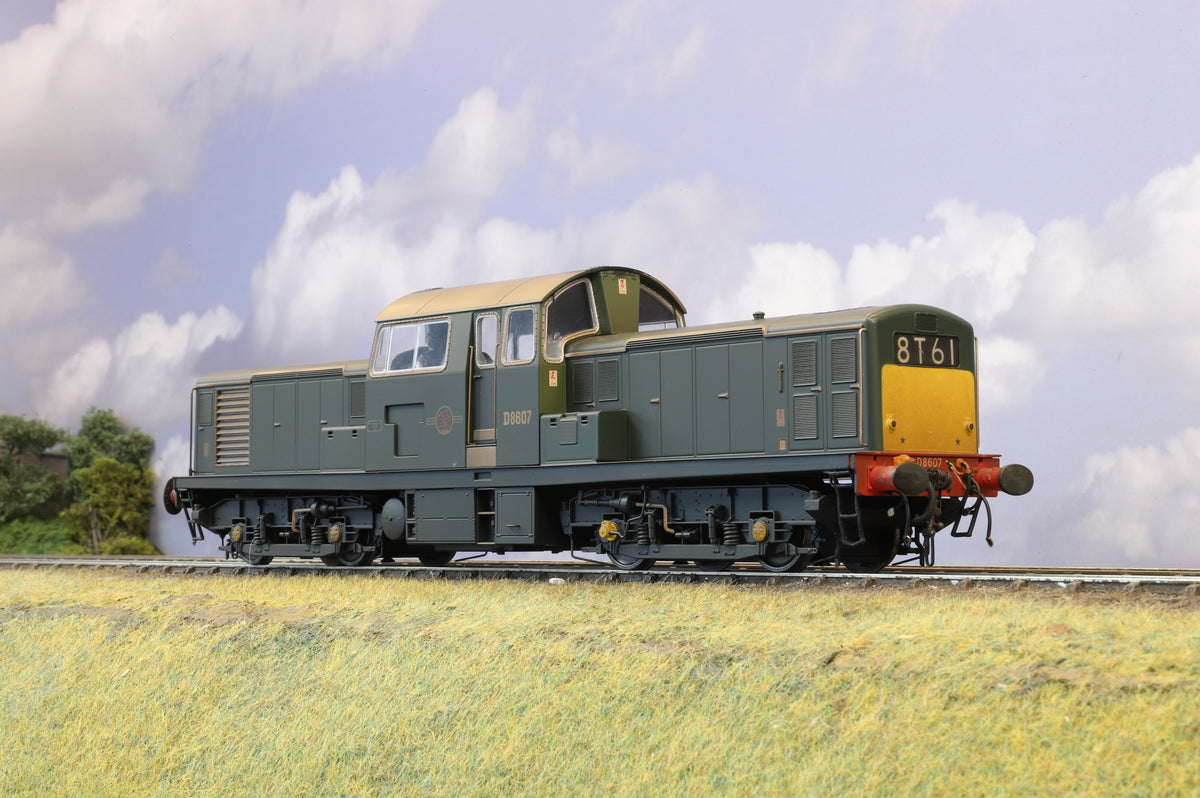 Heljan O Gauge Class 17 'Clayton' No.D8607 BR Green (Late Crest) Weathered