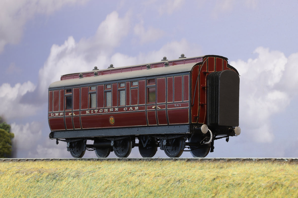 Kit-built Finescale O Gauge LMS Six wheel Kitchen Car No.581