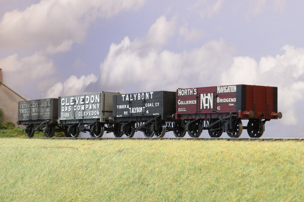 Kit-built Finescale O Gauge Rake of Four Private Owner Coal Wagons