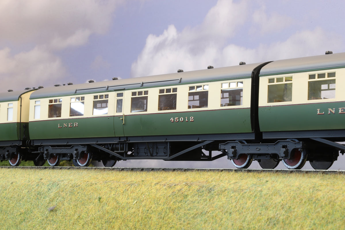 Kemilway Finescale O Gauge Rake of Three LNER Green &amp; Cream Tourist Coaches