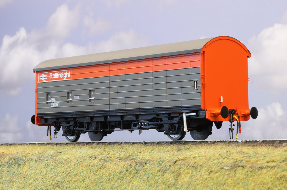 Heljan Finescale O Gauge VAA Van Railfreight Red/Grey Livery