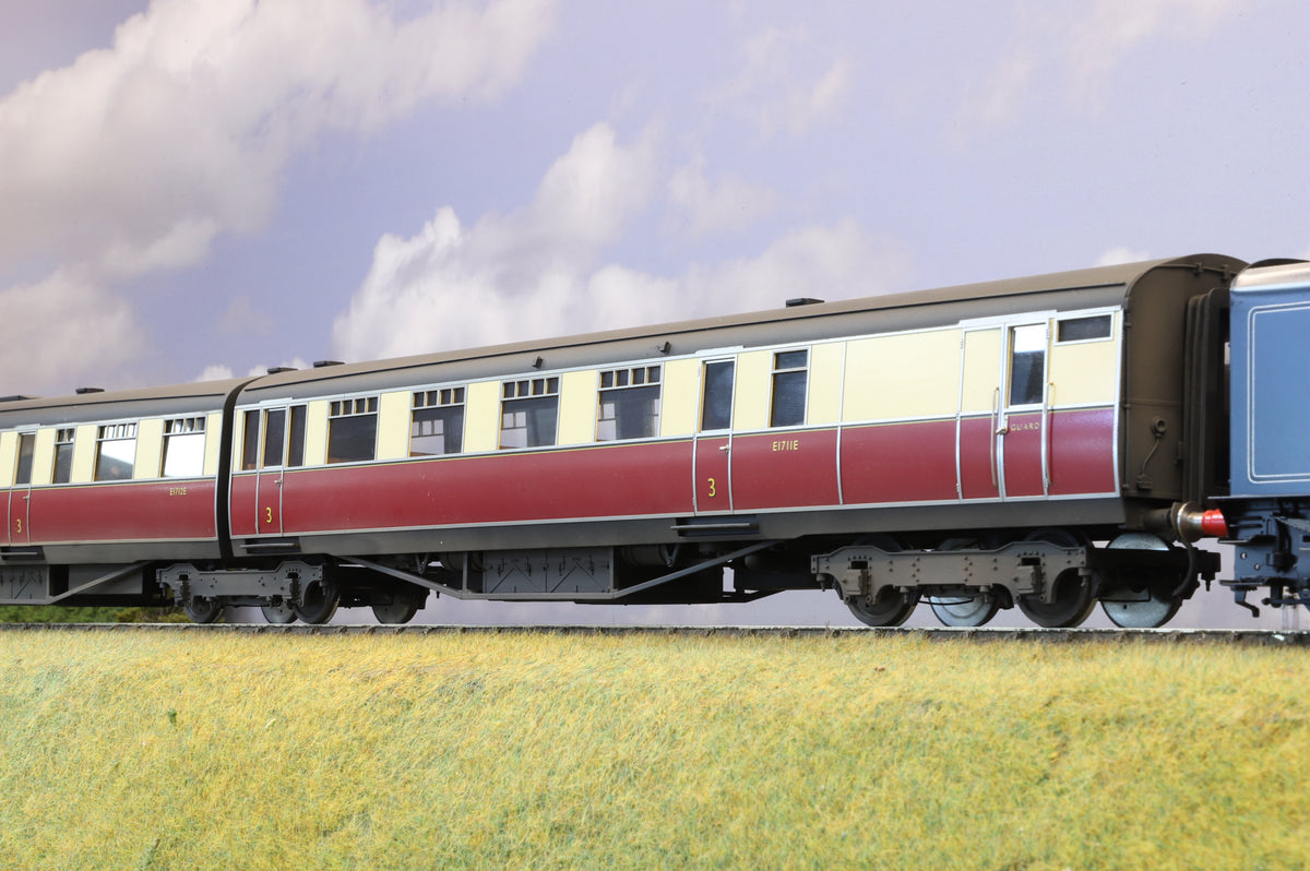 Golden Age Models Finescale O Gauge &#39;West Riding Limited&#39; 8-Car Articulated Set