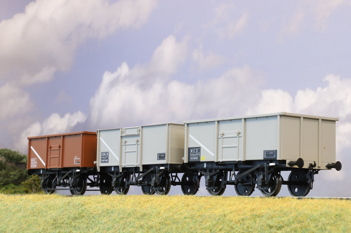 Dapol Finescale O Gauge 3 x 16T Mineral Wagons BR Bauxite/Grey