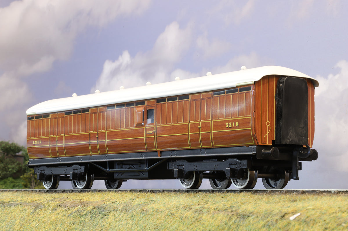 Darstaed Coarse Scale O Gauge LNER Full Brake (Teak, no PIckups)