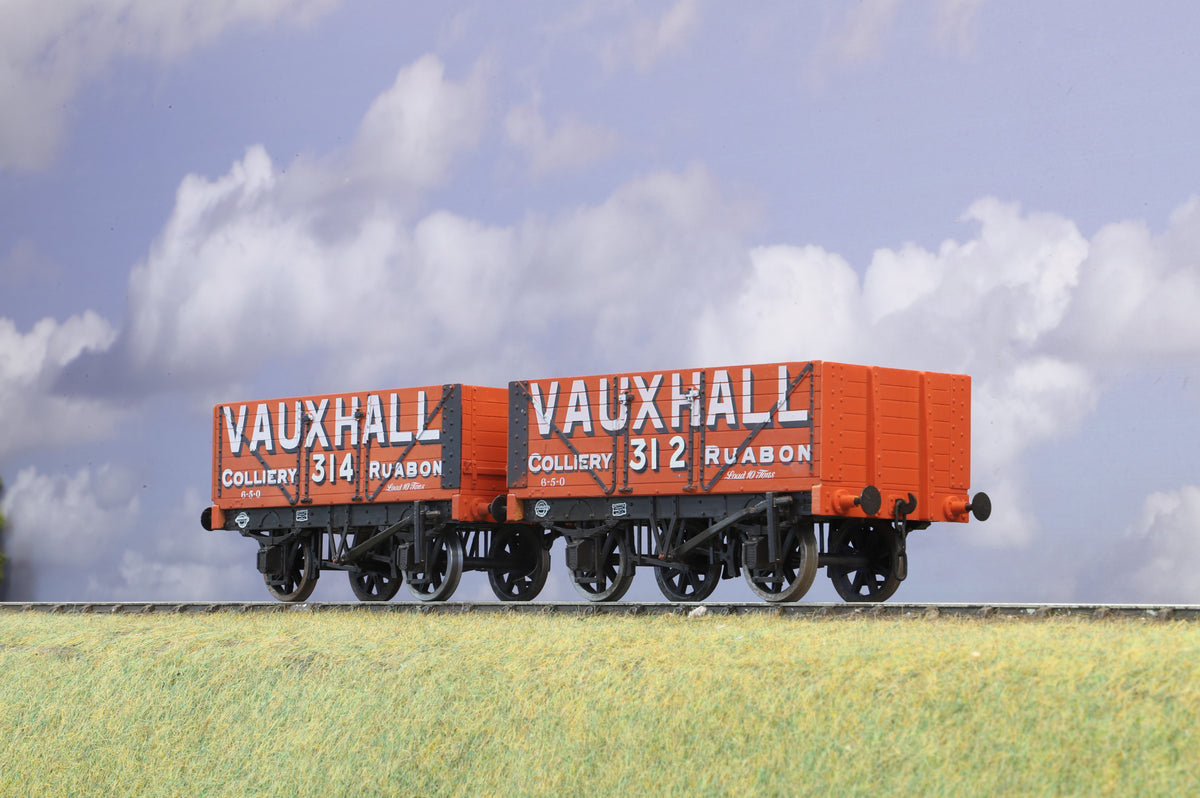 Finescale O Gauge (Kit-Built) Pair of 'Vauxhall' Private Owner Wagons