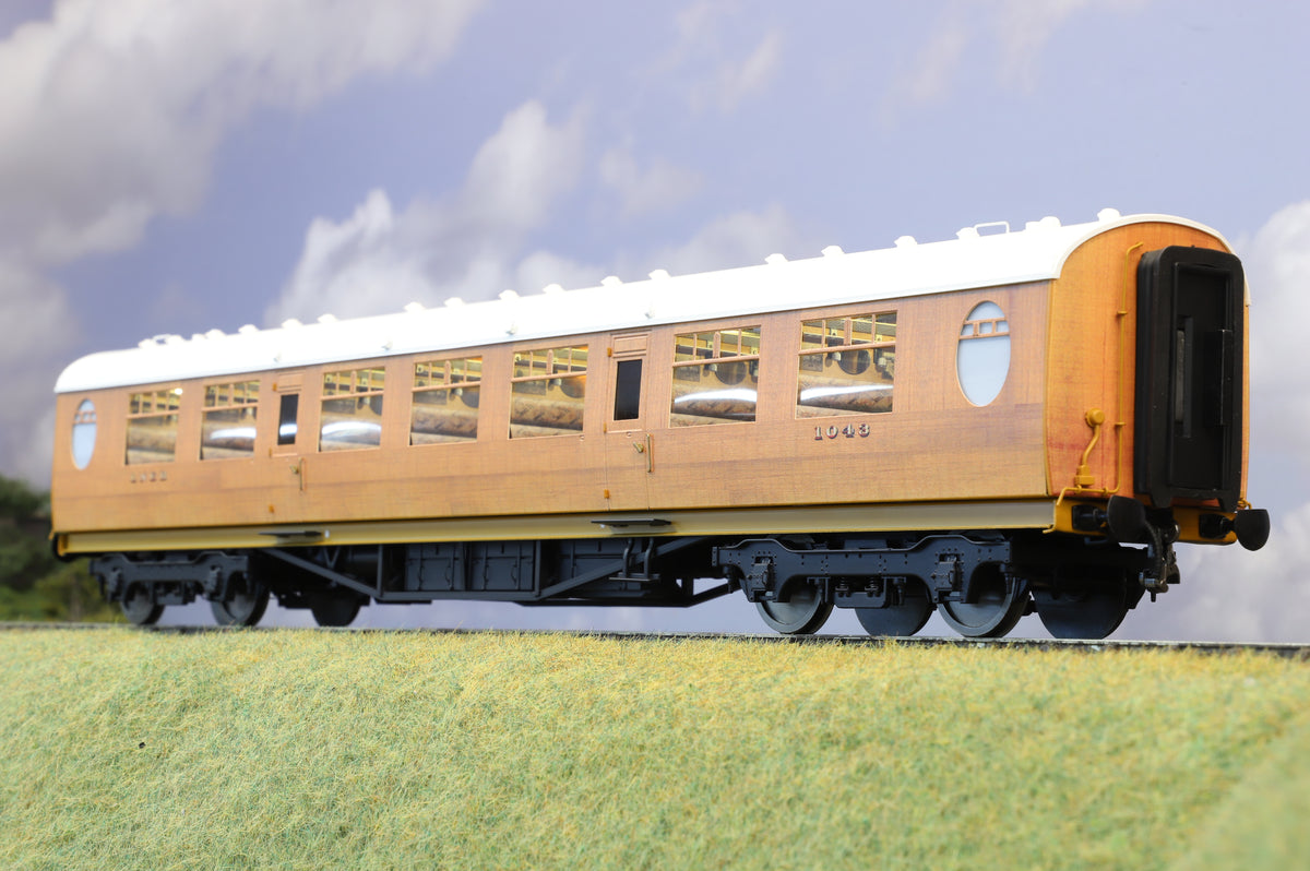 Darstaed Finescale O Gauge LNER Thompson Teak Third Class No. E1043
