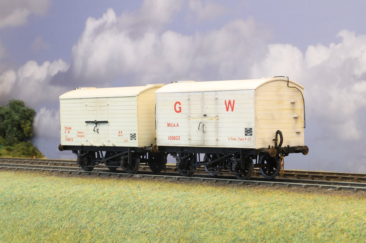 Parkside Finescale O Gauge (Kit-Built) pair of MICA (Tevan) Meat Vans