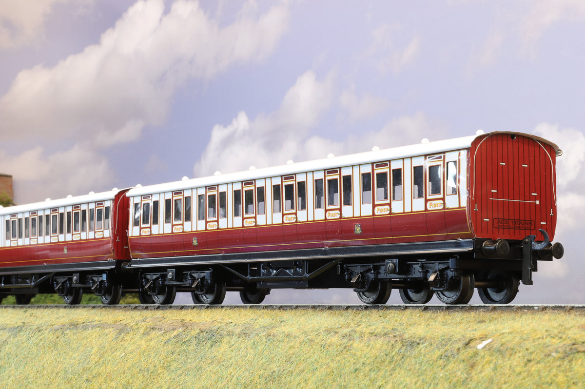 Ace Trains Coarse Scale O Gauge pair of Caledonian Coaches. 2/3 Rail