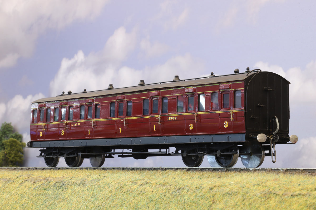 Kit-built Finescale O Gauge (ex L&amp;YR) 1st / 3rd Arc Roof Suburban No. 12937 LMS Maroon