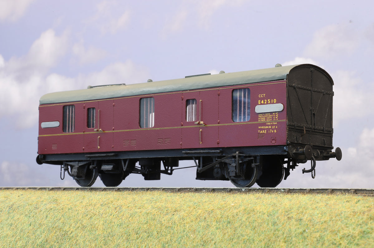 Kit-built Finescale O Gauge MK1 CCT BR Lined Maroon No.E46573
